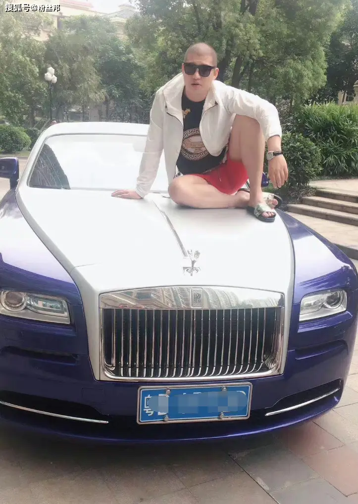网红二驴炫富言论_八卦爆料网红二驴是谁呀视频大全集-_劳斯莱斯库里南全球首撞事件